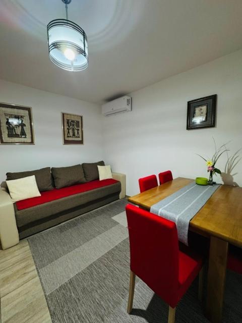 Apartments Paradise Licko Petrovo Selo Exterior foto