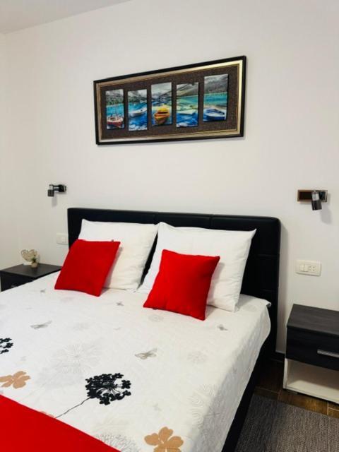 Apartments Paradise Licko Petrovo Selo Exterior foto